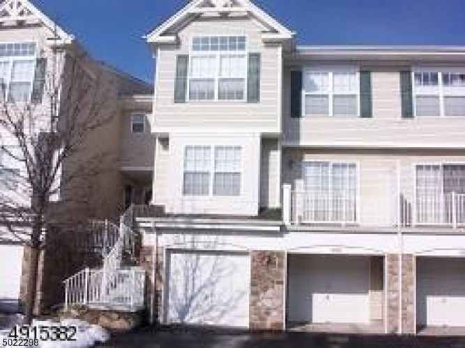 1066 Shadowlawn Dr, Green Brook Township, NJ 08812