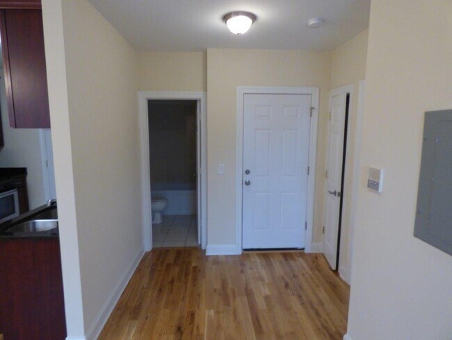 Building Photo - 4566 W George St