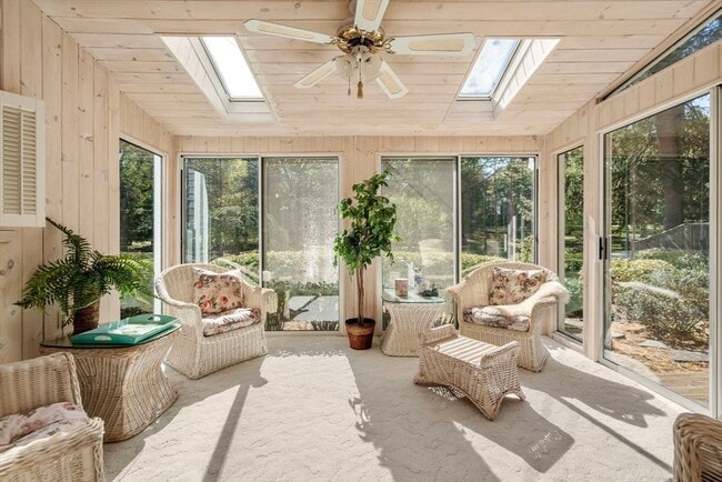 Foto del edificio - 58 Country Club Rd