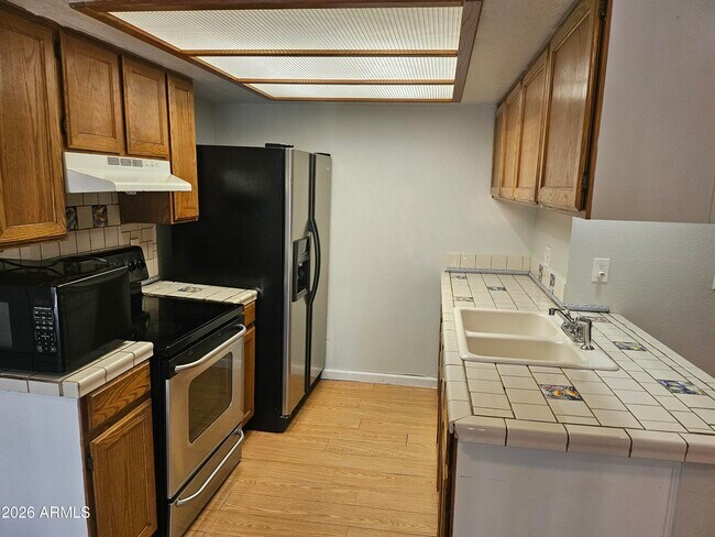Foto del edificio - 520 N Stapley Dr