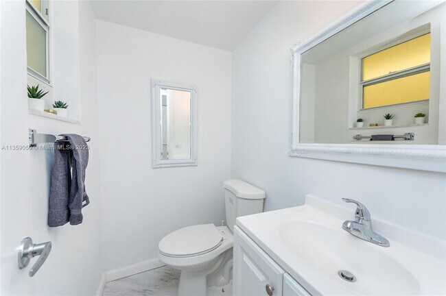 Foto del edificio - 200 Galen Dr