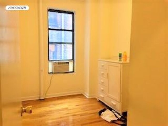 Building Photo - 57 E 97th St
