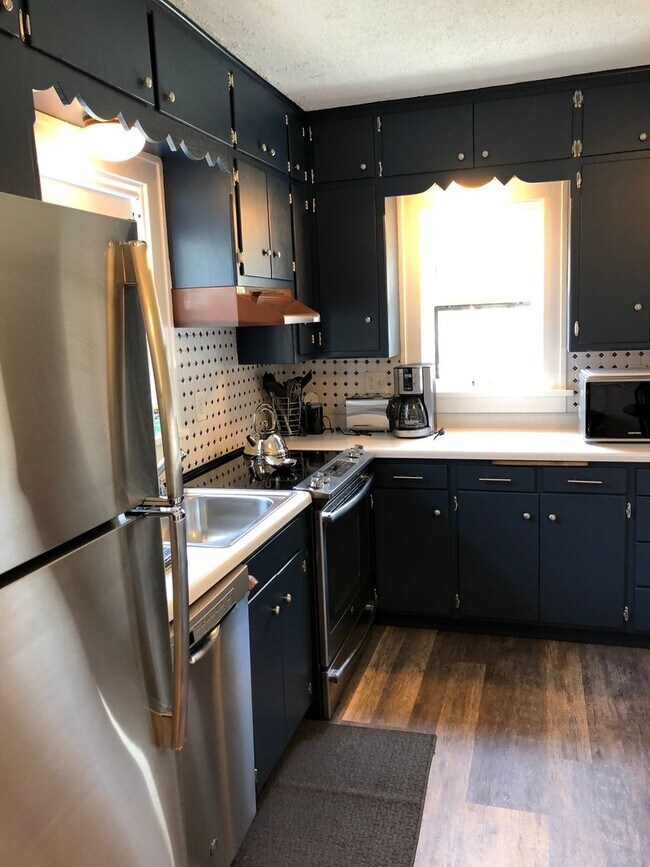 Building Photo - Coziest Home 3 blocks from Mayo Clinic
