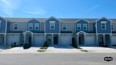 Building Photo - 2562 Skyline Lp