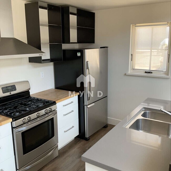 Foto del edificio - 3409 Broadway Apt 210