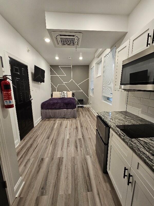 Building Photo - 6131 W Columbia Ave