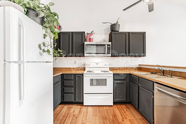 Foto del edificio - 17315 E Rice Cir