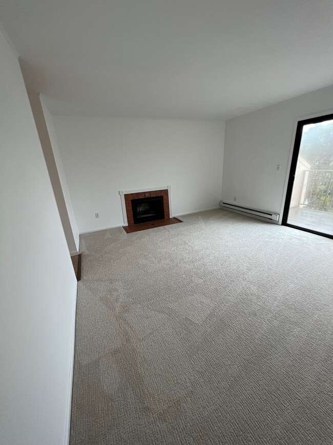 Living Room - 100 Marin Center Dr
