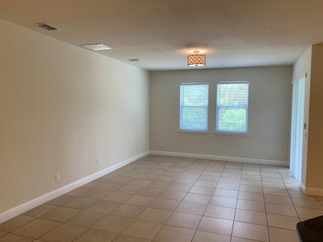 Foto del edificio - 14656 Trapper Rd