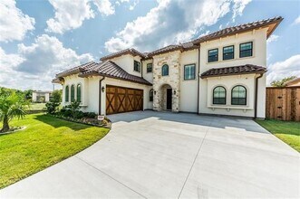 Building Photo - 2913 Annoor Dr