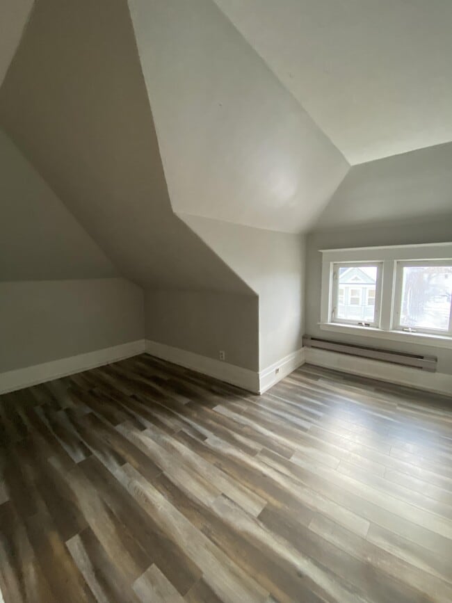 Building Photo - 385 Lutz St