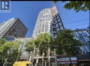 Building Photo - 933 Seymour St