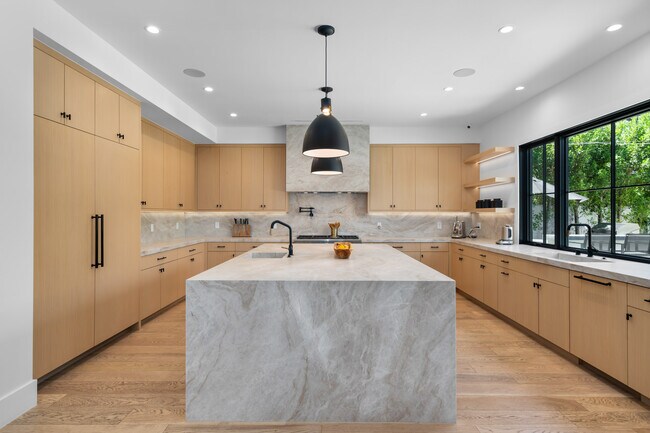 Foto del edificio - 17631 Tarzana St