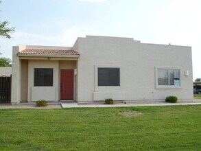 Building Photo - 2300 E Magma Rd