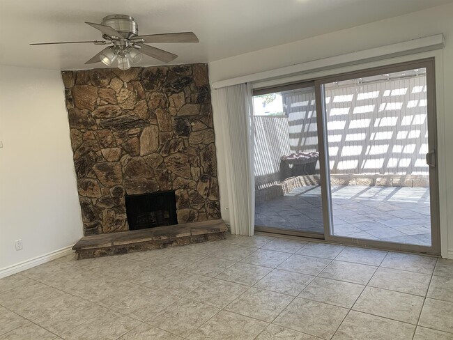 Foto del edificio - 9802 Mammoth Dr