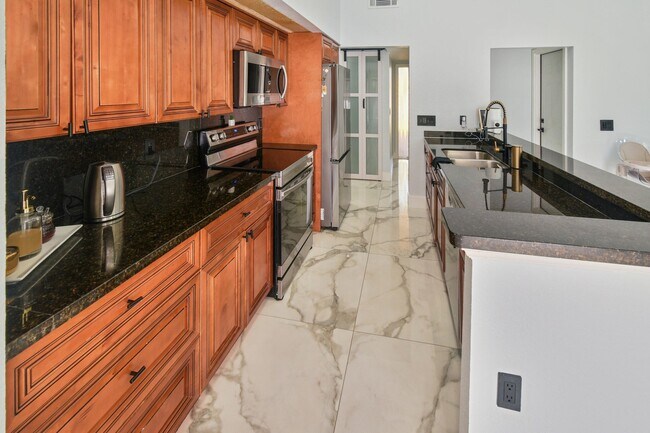 Building Photo - 1072 Fernlea Dr