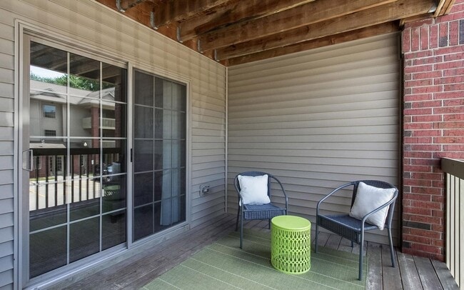 Foto del edificio - Large One Bedroom Walking Distance to UIHC on third floor, available: 09/01/2026