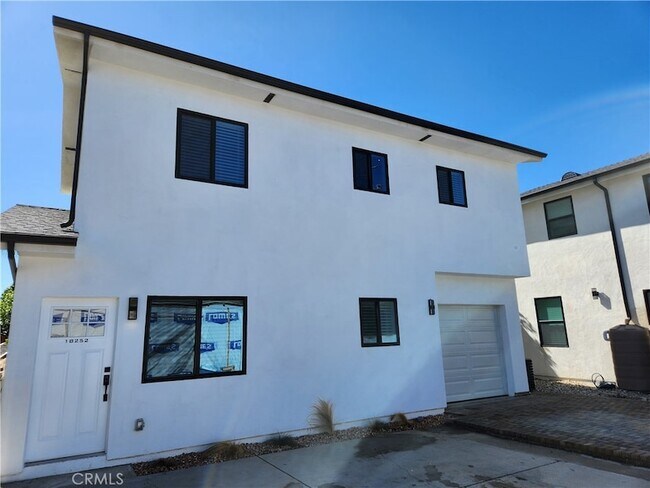 Foto del edificio - 18252 Saticoy St