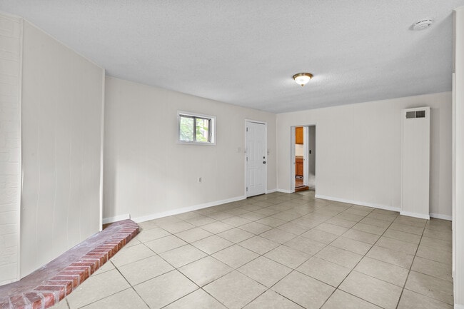 Building Photo - 7138 Garesche Ave