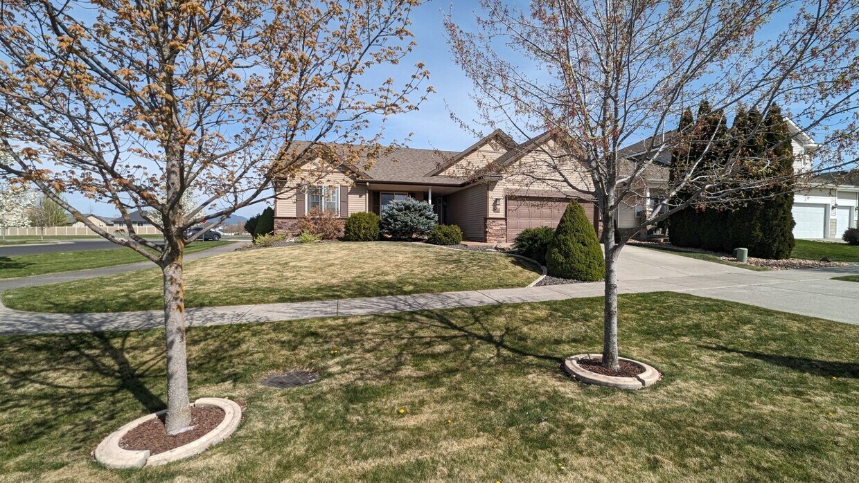 Primary Photo - Fieldstone Home