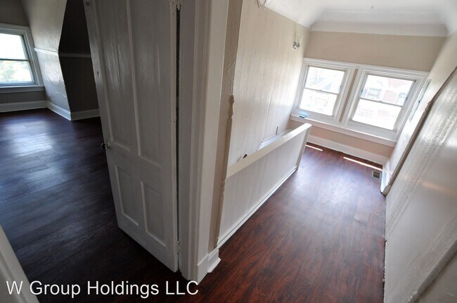 Building Photo - 3 br, 1.5 bath House - 1101 6th Ave 2nd FL