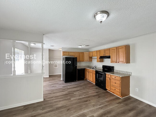 Building Photo - 3415 Castle Dr