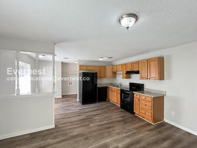 Foto del edificio - 3415 Castle Dr