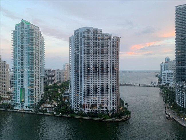 Foto del edificio - 300 S Biscayne Blvd