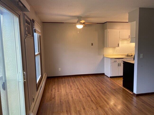 Dining Room - 912 9th Ave S