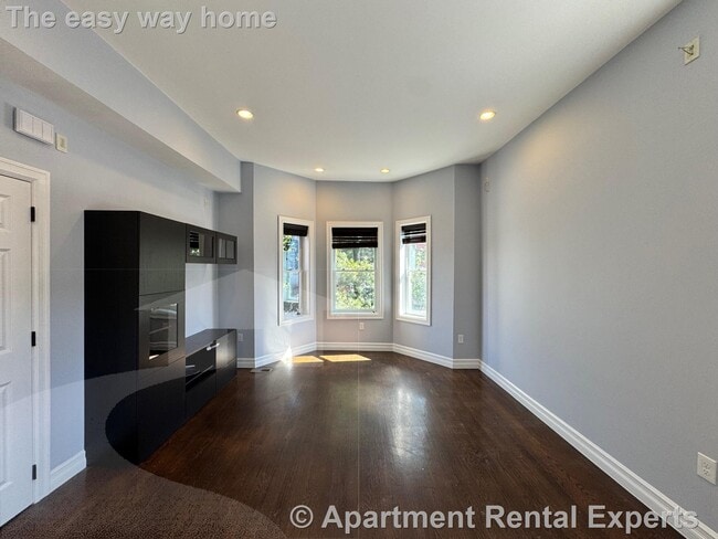 Photo - 8 Cross St E Apartment