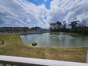 Building Photo - 121 N Pointe Blvd