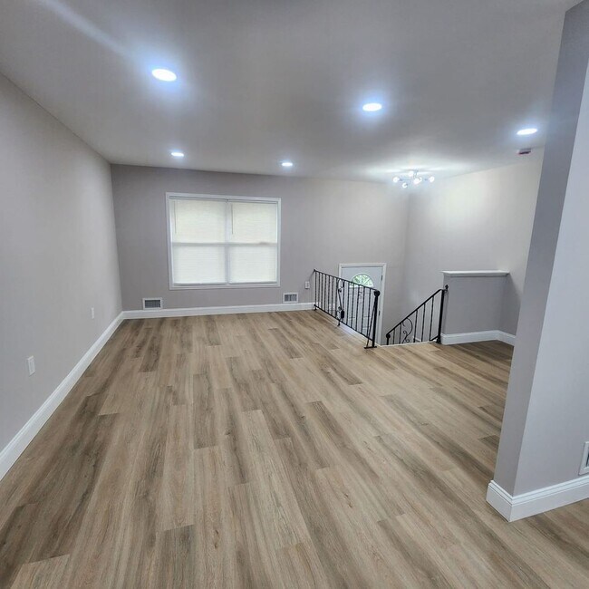 Foto del edificio - A Spacious 4 bedroom house for Rent !!!