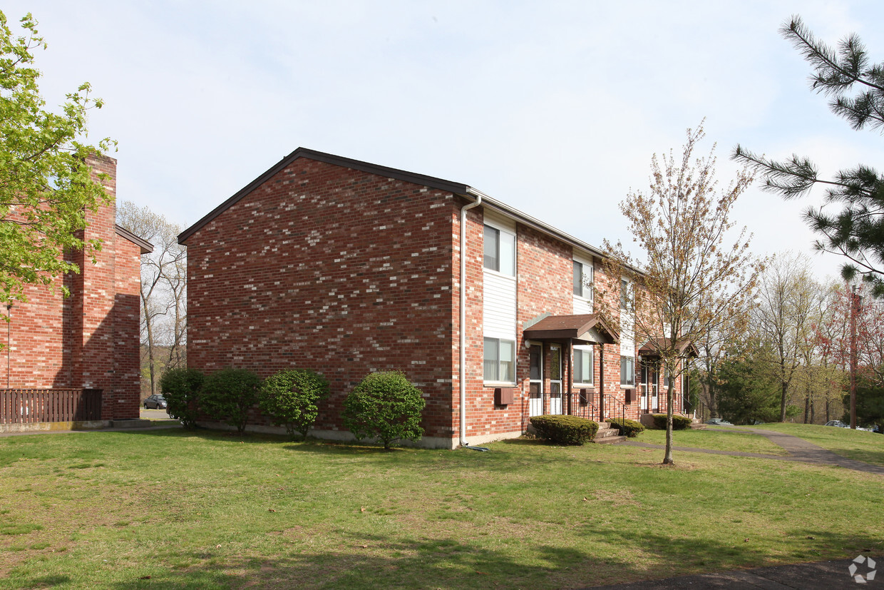 Primary Photo - Sleeping Giant Apartments