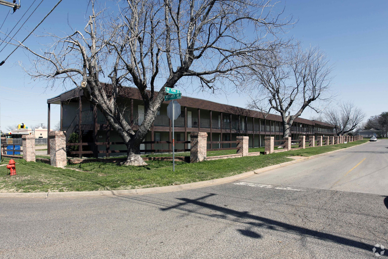 Foto principal - English Village North Apartments