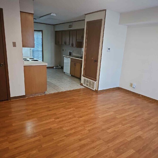 Foto del edificio - 107 S Maple St