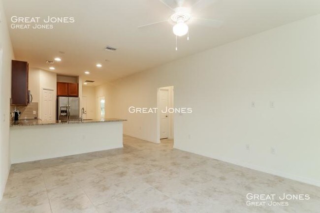 Building Photo - 3 bedroom in Rotonda West FL 33947