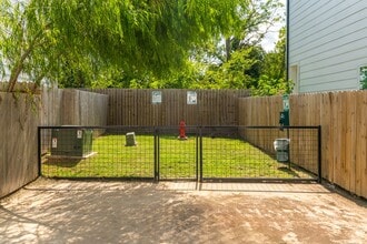 Building Photo - 5715 White Magnolia St.