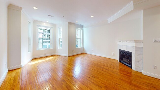 Foto del edificio - AMAZING Location 2 Bedroom/2 Bathroom W/Of...