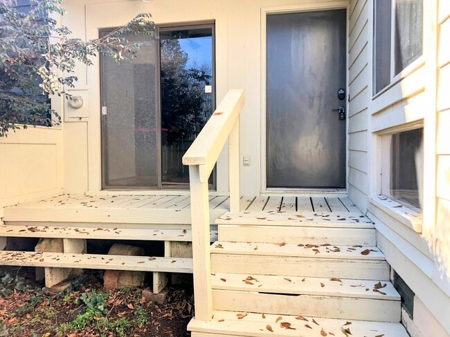 Foto del edificio - 3 bedroom 2.5 bathroom Home Near UGA and on the UGA Busline!