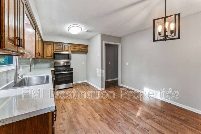 Foto del edificio - 1322 N Harvey Dr