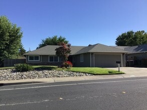 Building Photo - 1825 Vista Creek Dr
