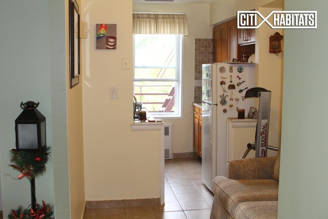 Foto del edificio - 8425 118th St