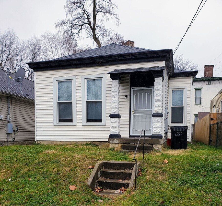 Primary Photo - Portland 3 Bed/1 Bath Remodeled Home with ...