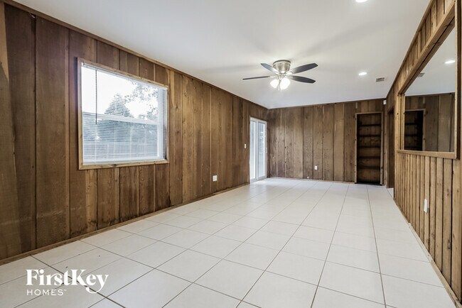 Building Photo - 1851 Aster Dr