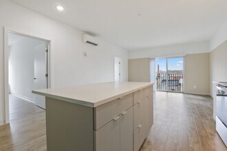 Interior Photo - Trinity St 906