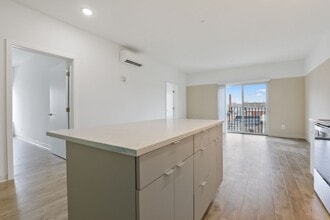 Interior Photo - Trinity St 906
