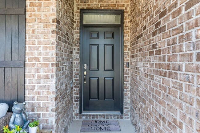 Building Photo - 5771 Dogwood Dr E