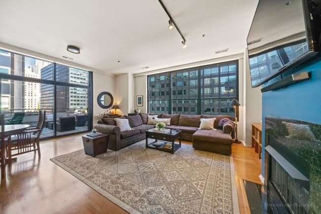 Building Photo - 130 S Canal St