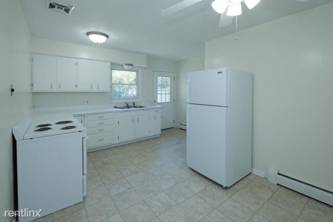 Foto del edificio - 3 br, 1 bath Duplex - 13535 W Tremblay Dr