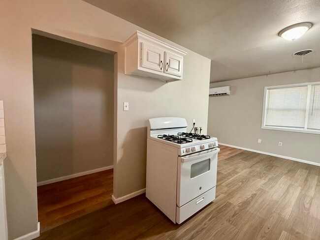 Building Photo - 505 E 37th St